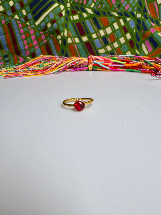 Anello dorato rosso
