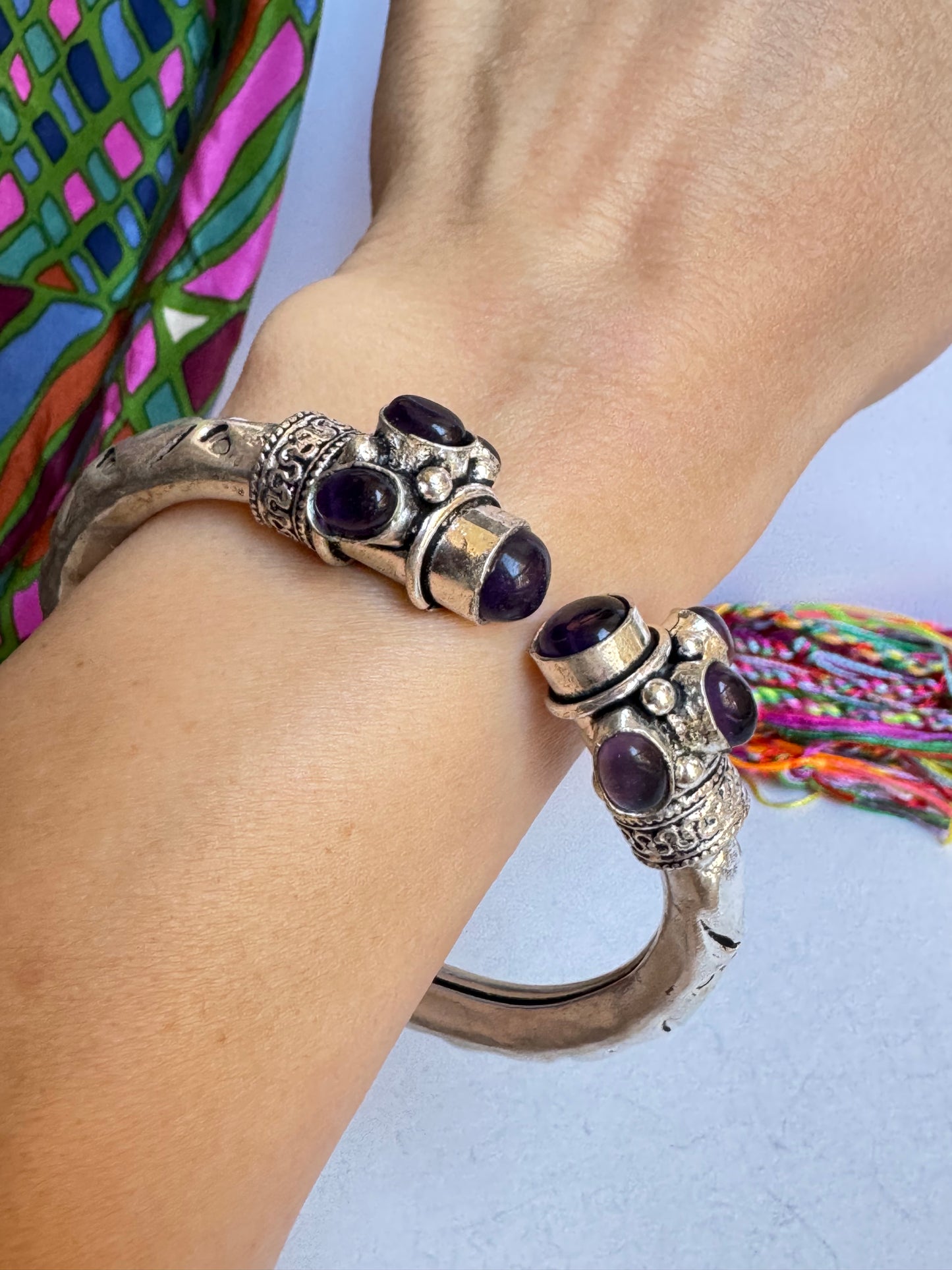 Bracciale boho argentato viola
