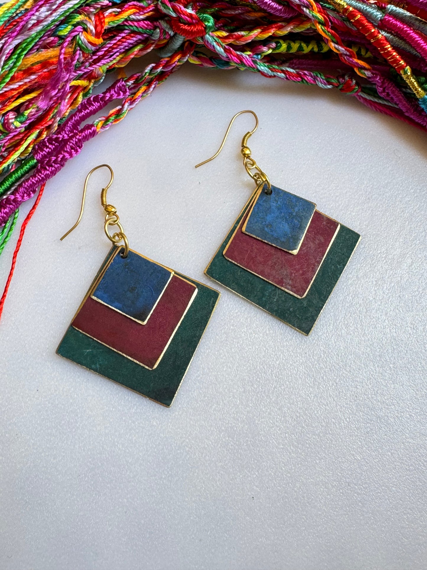 Gold earrings rhombus green red and blue