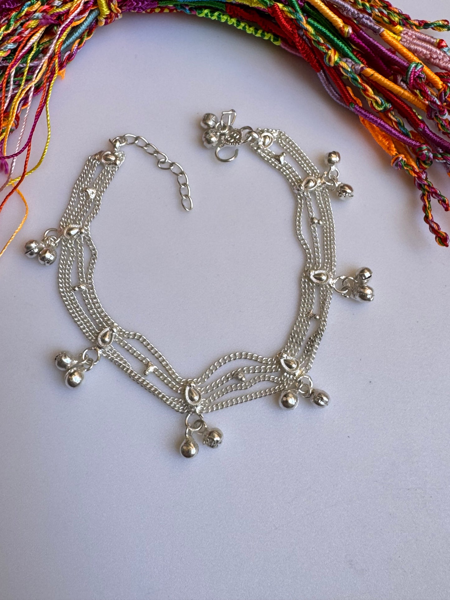 Silbernes Fußkettchen mit Glöckchen 2