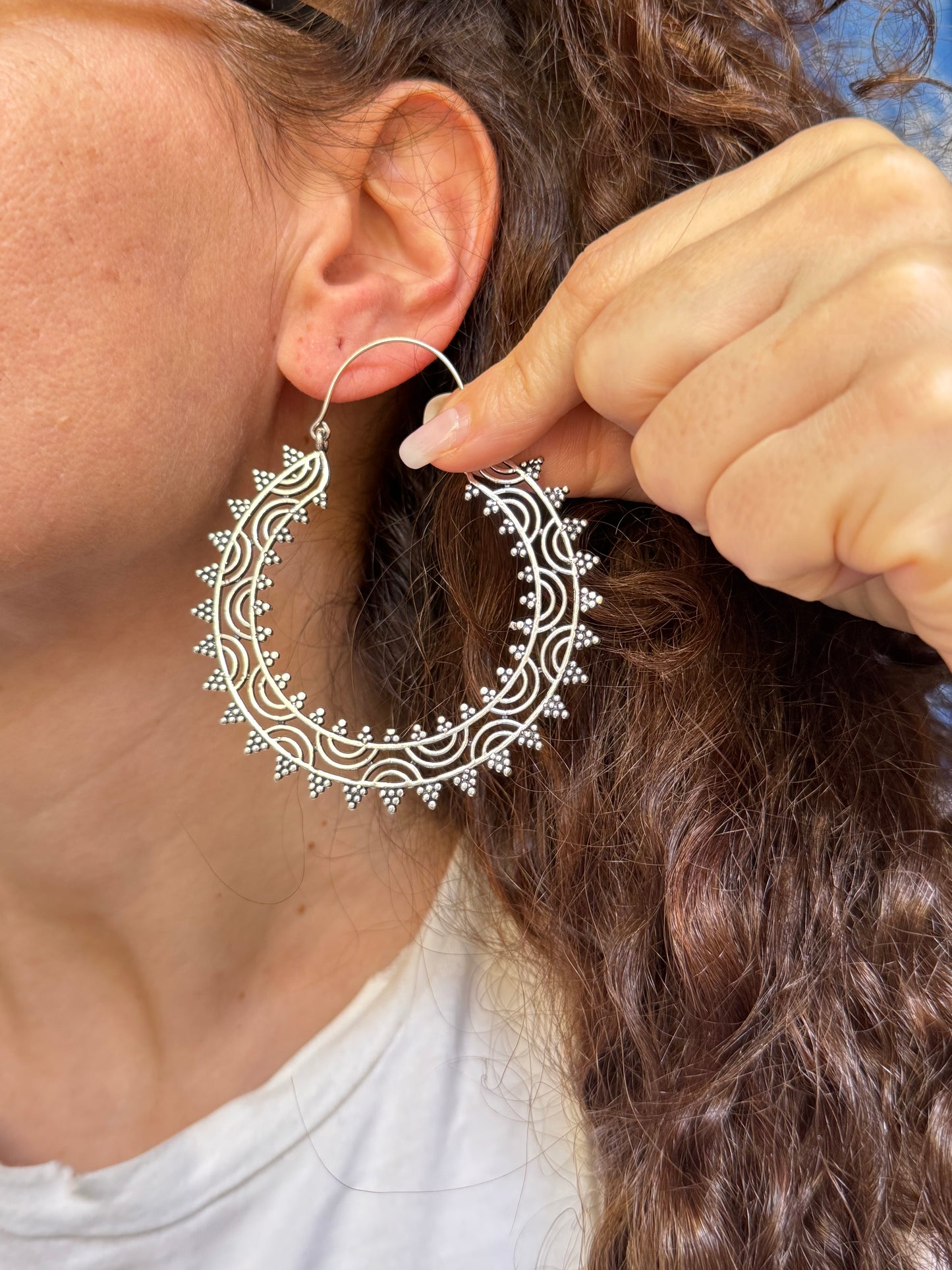 Orecchini boho argentati cerchi onde