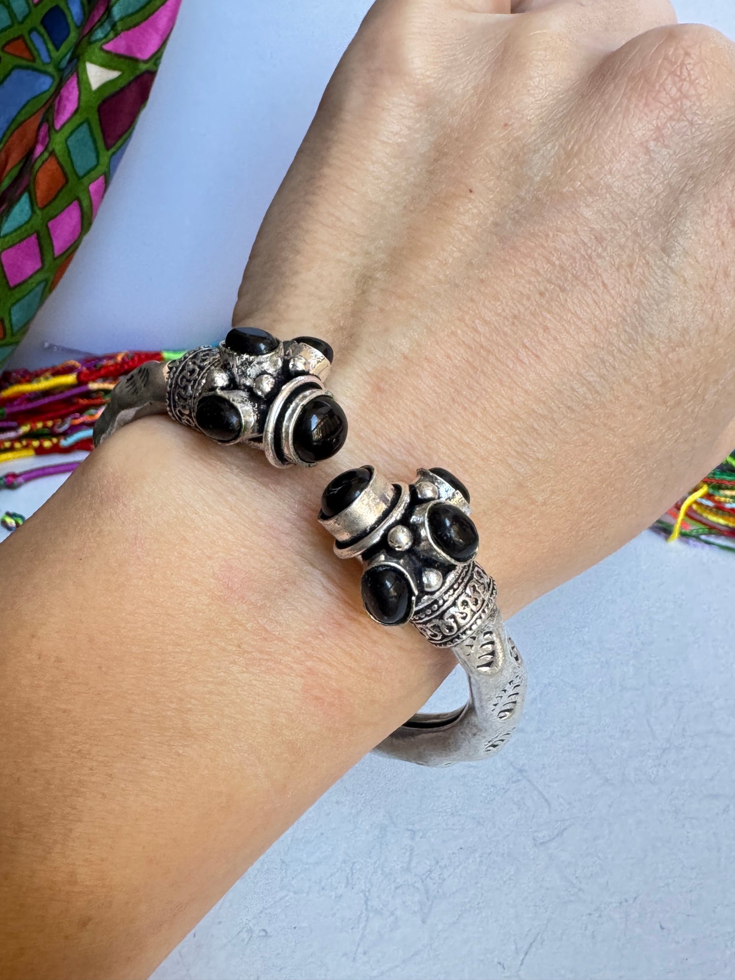 Bracciale boho argentato nero