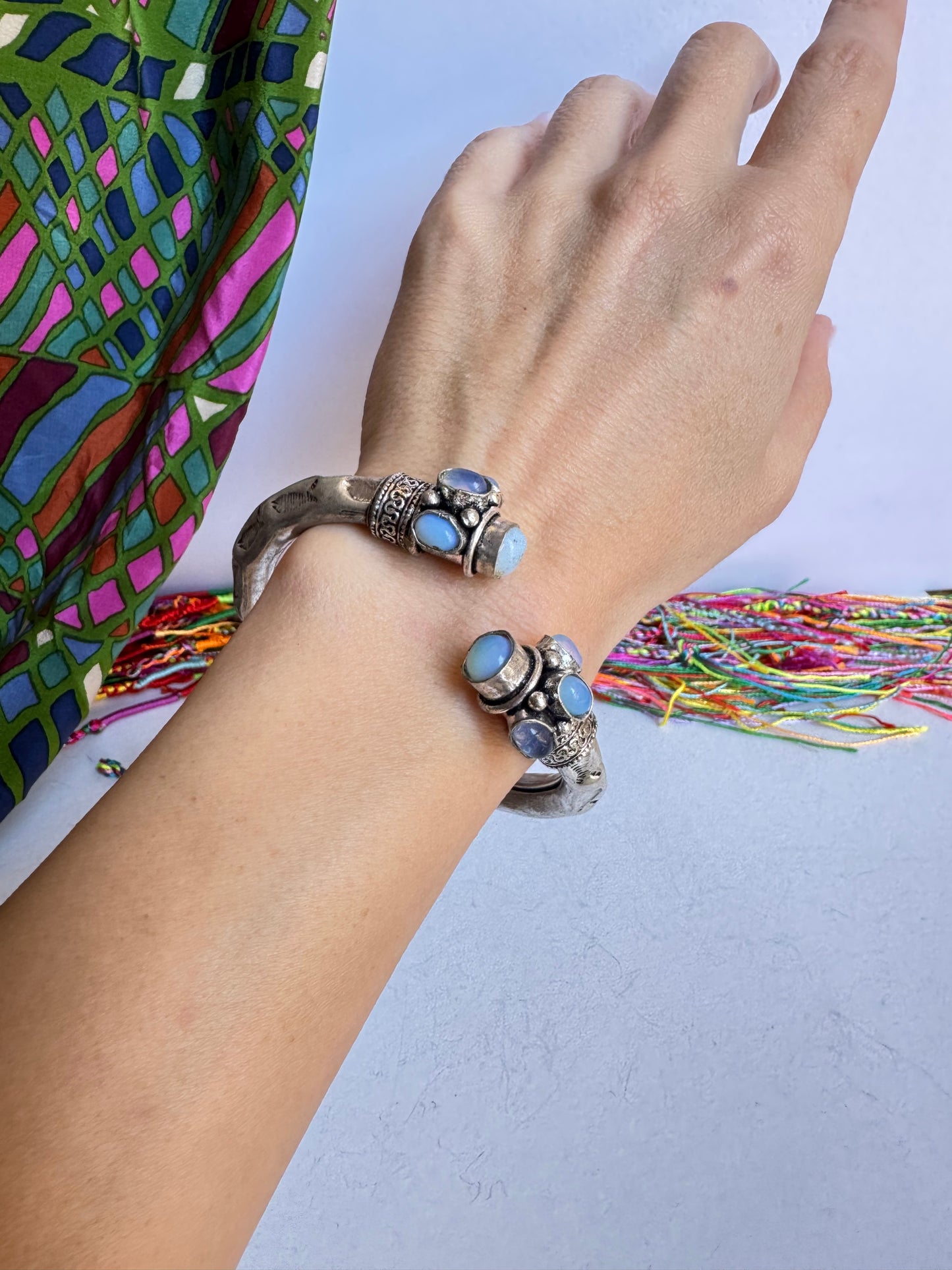 Bracciale boho argentato bianco e celeste