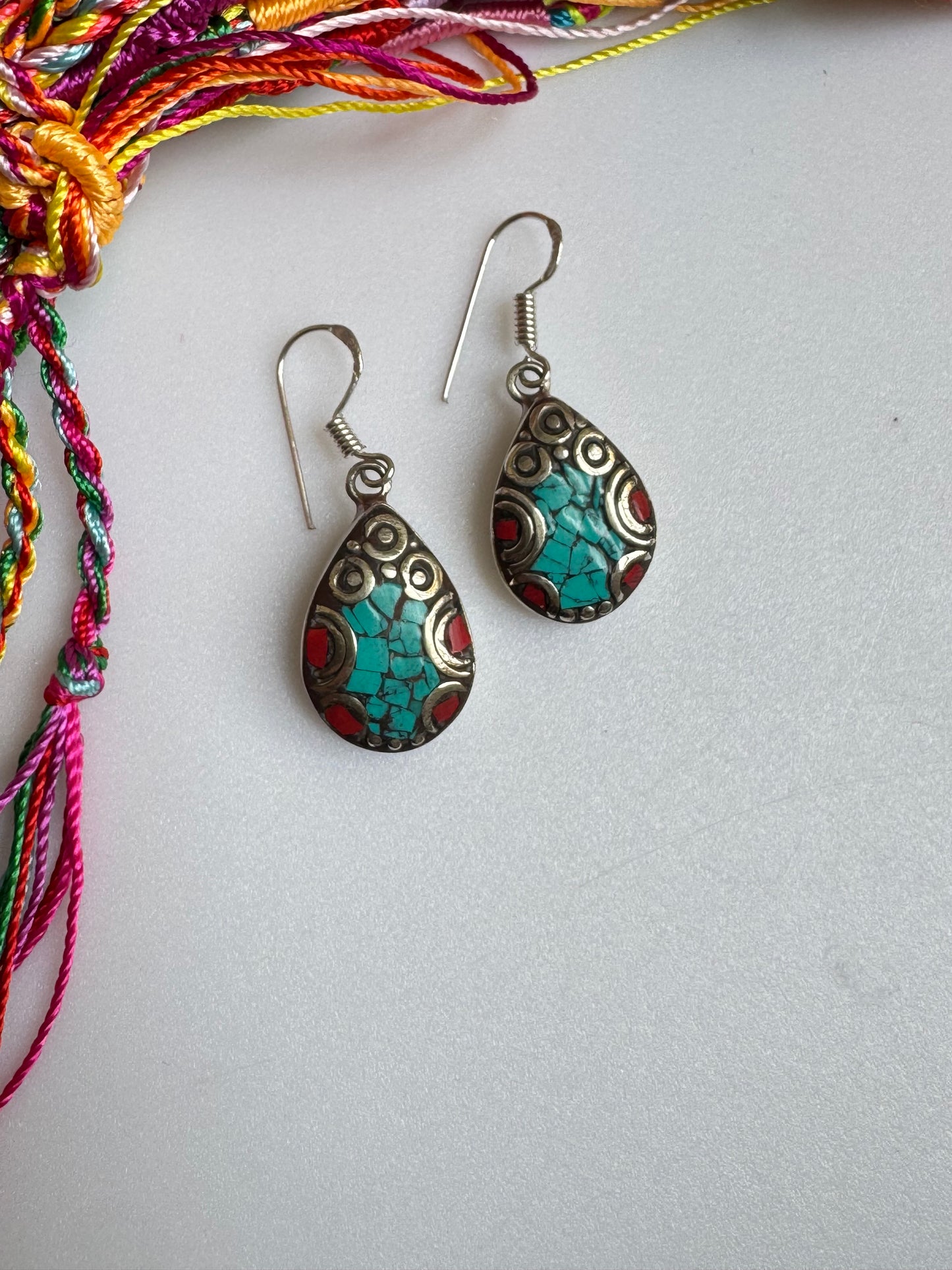 Orecchini nepalesi turchese e rosso