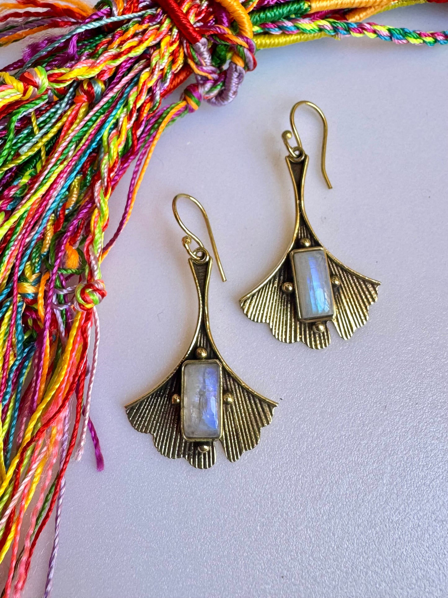 Orecchini boho dorato ginkgo pietra di luna