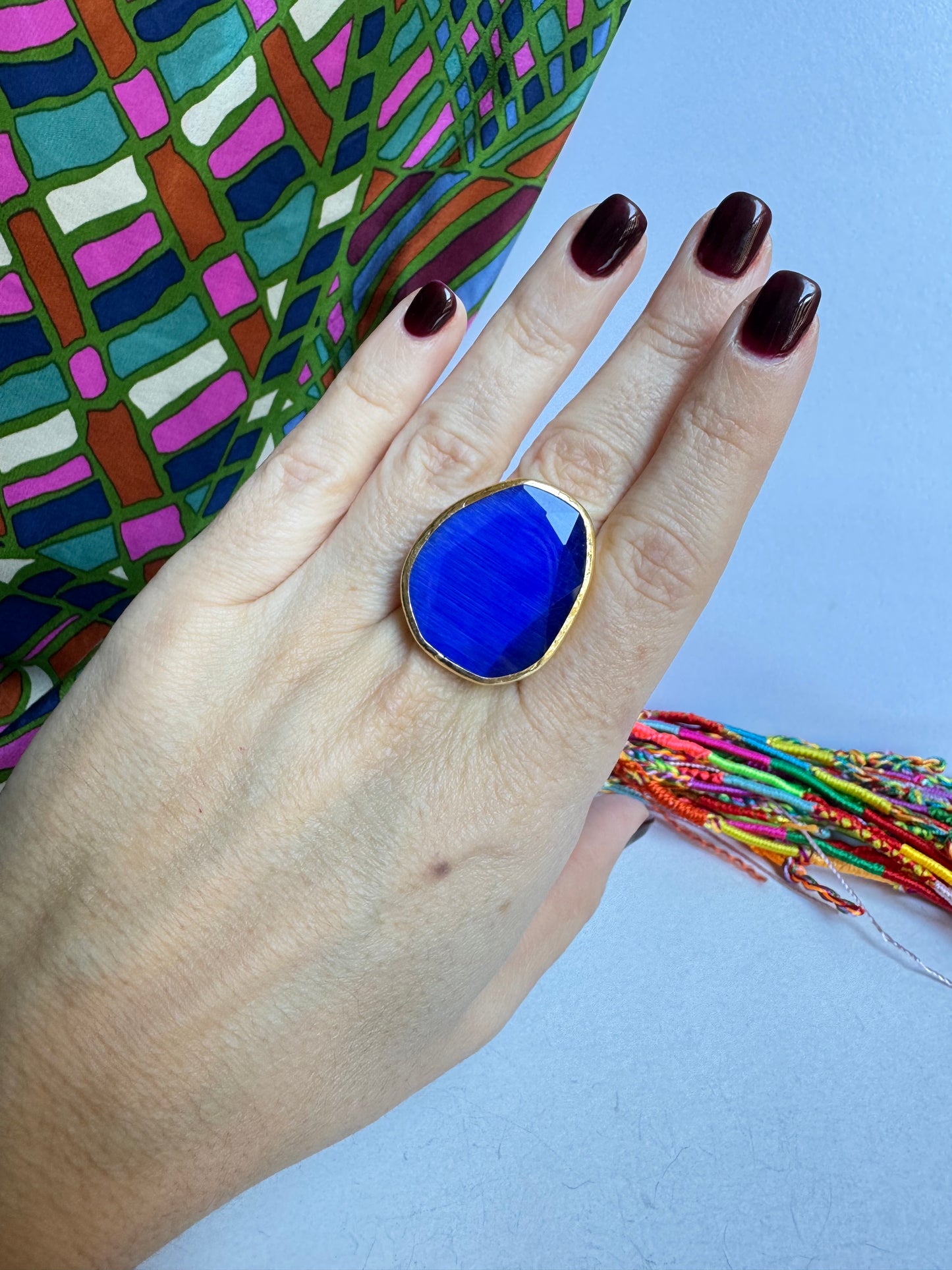 Anello dorato goccia blu
