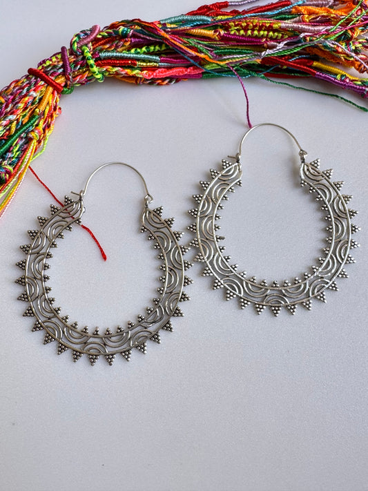 Orecchini boho argentati cerchi onde