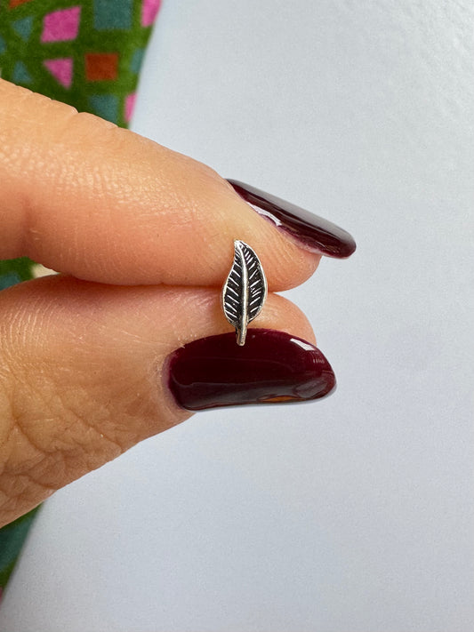Single earring with 925 silver feather lobe