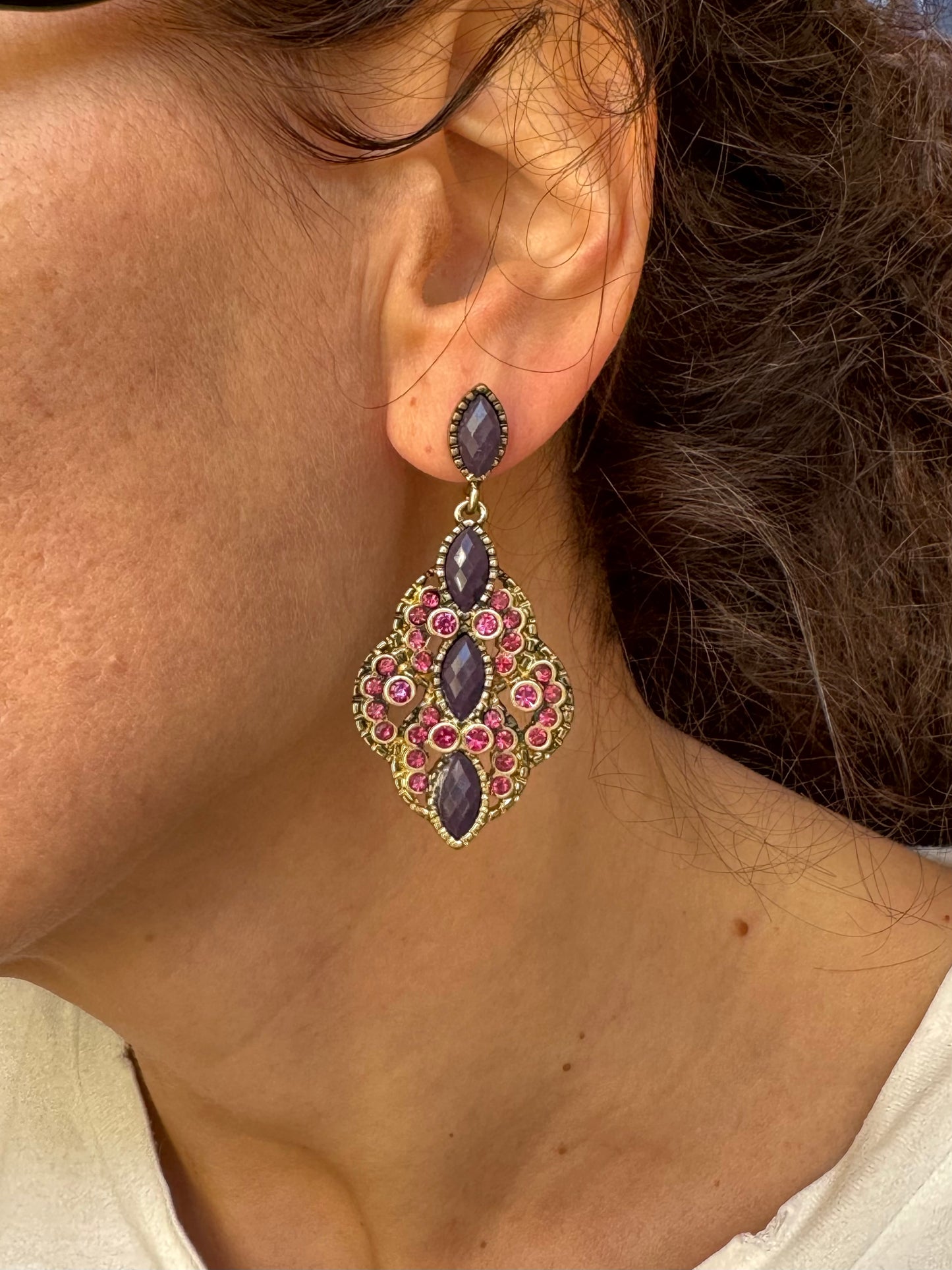 Fuchsia and purple golden earrings