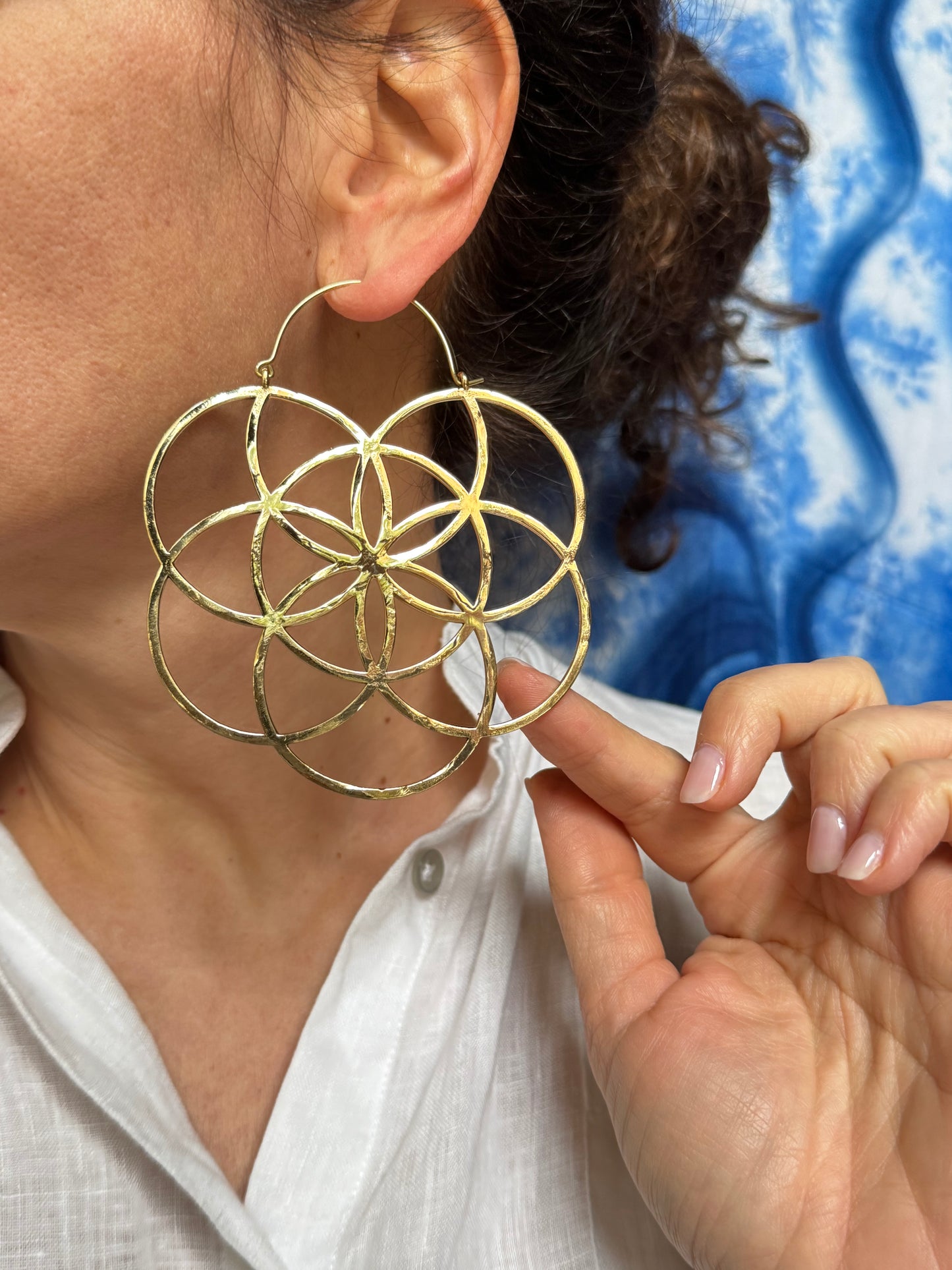 Orecchini boho dorati cerchi fiore della vita