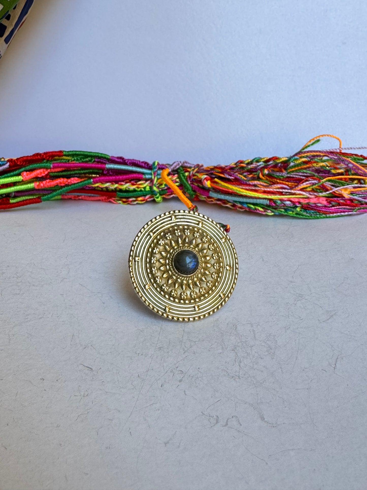 Anello boho dorato labradorite regolabile