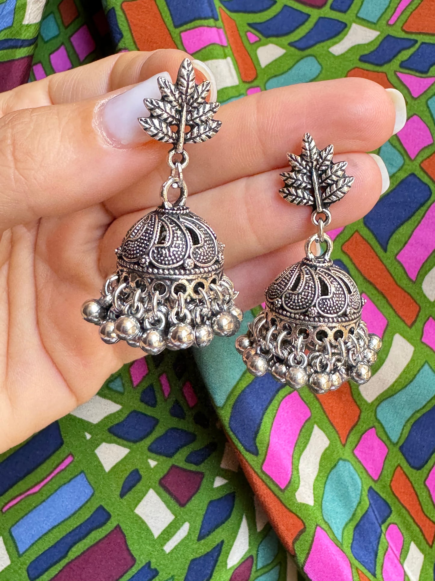 Long necklace and earrings in silver metal with India mirrors