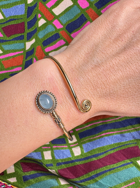 Bracciale boho dorato celeste