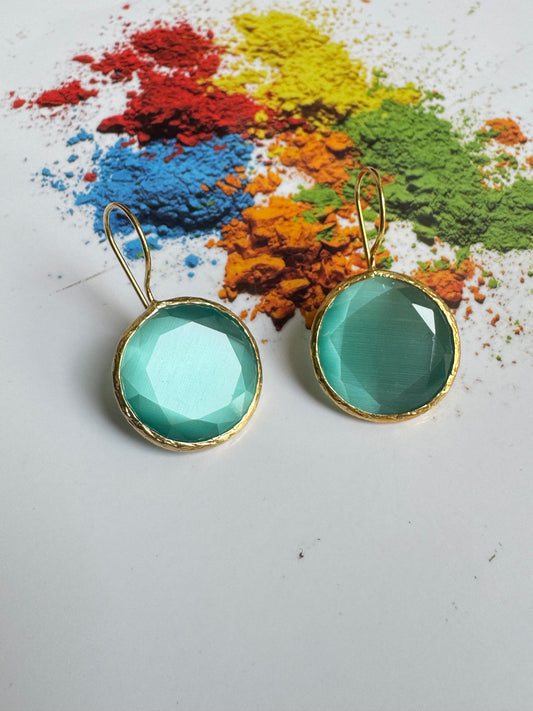 Seegrüne Ohrringe mit rundem Stein