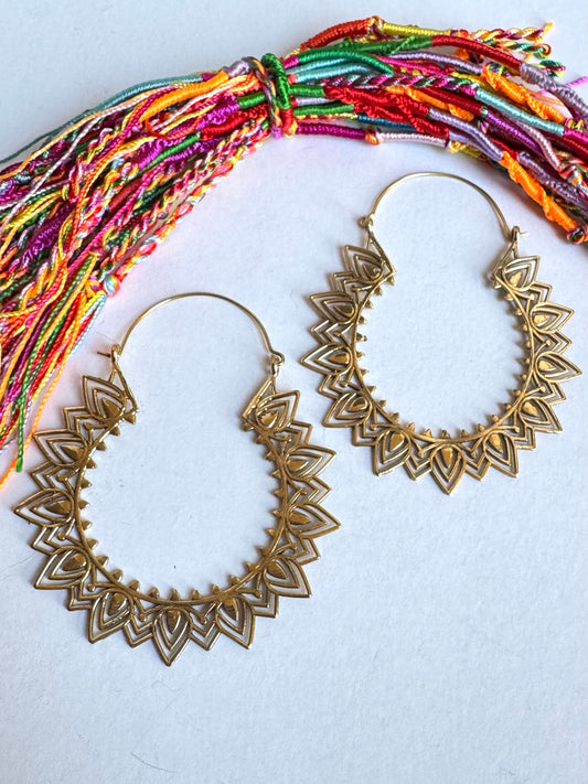 Orecchini boho dorati cerchi fiammelle