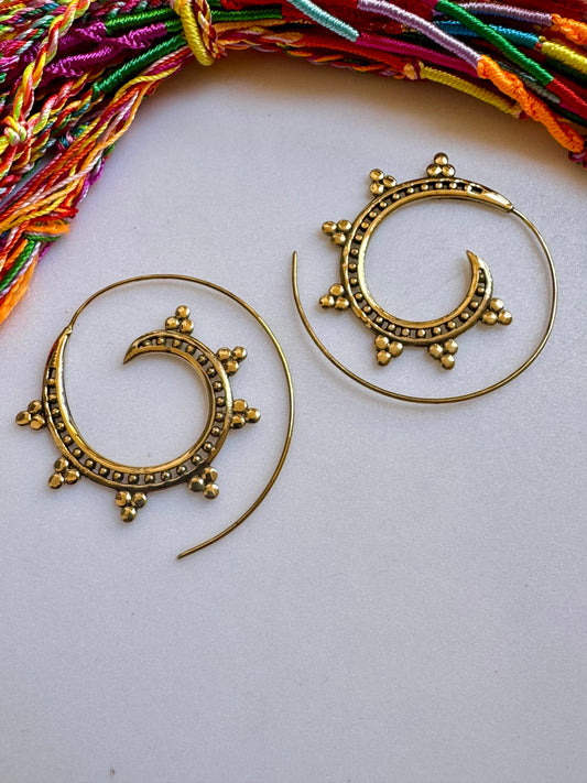 Orecchini boho dorati spirale