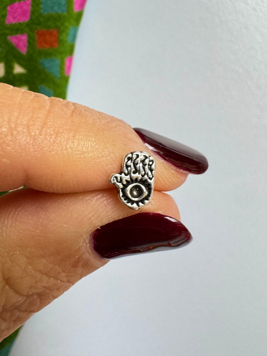 Single earring in 925 silver with the hand of Fatima