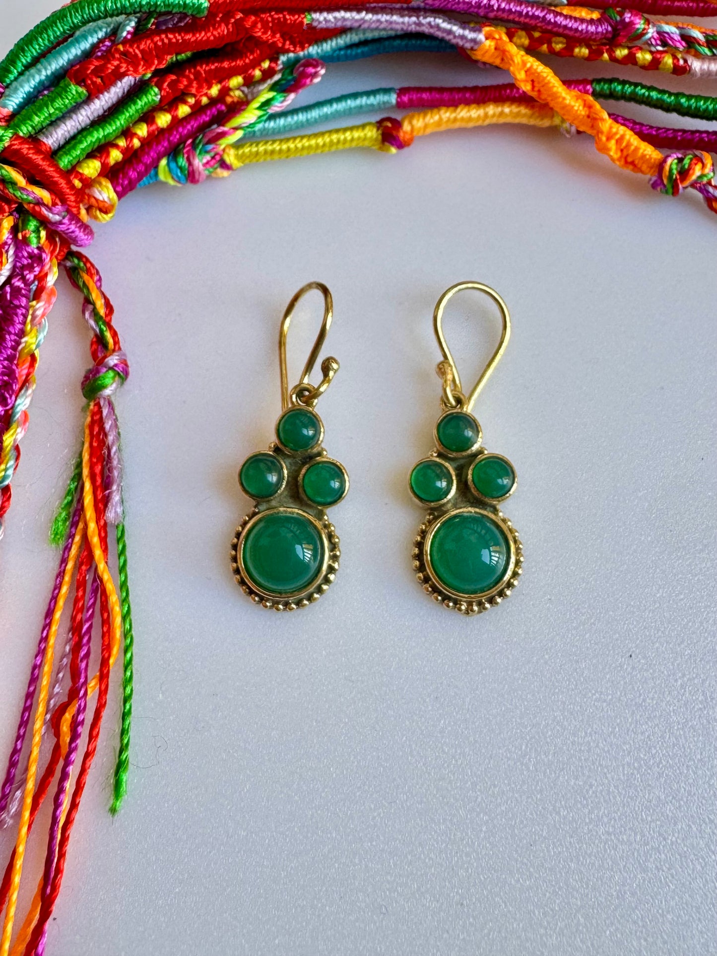 Orecchini boho dorato verde V5