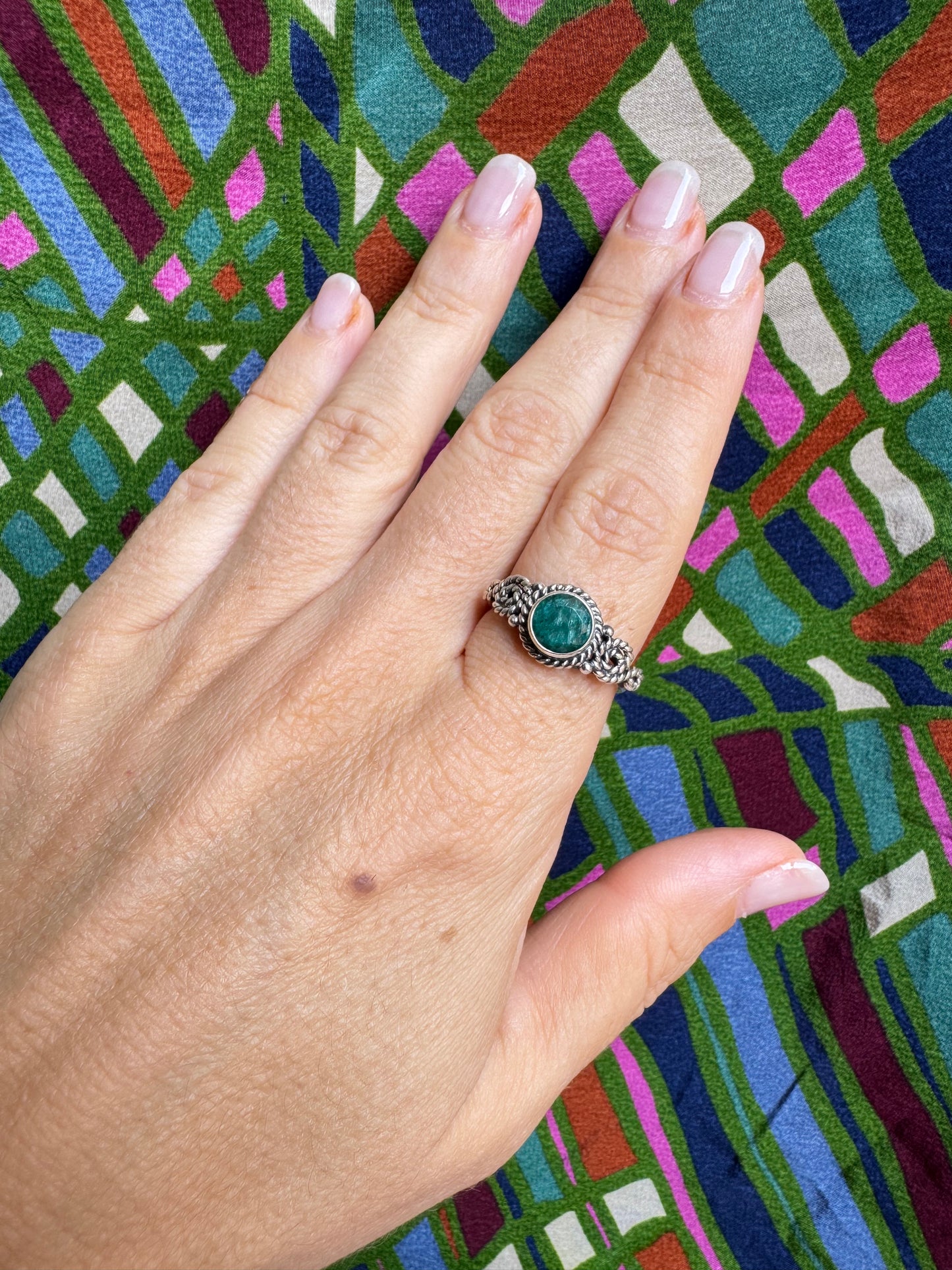 925 silver ring with emerald root size 19/20 -G60