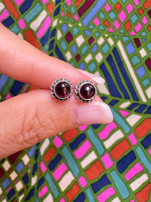 Mini lobe earrings 925 silver garnet