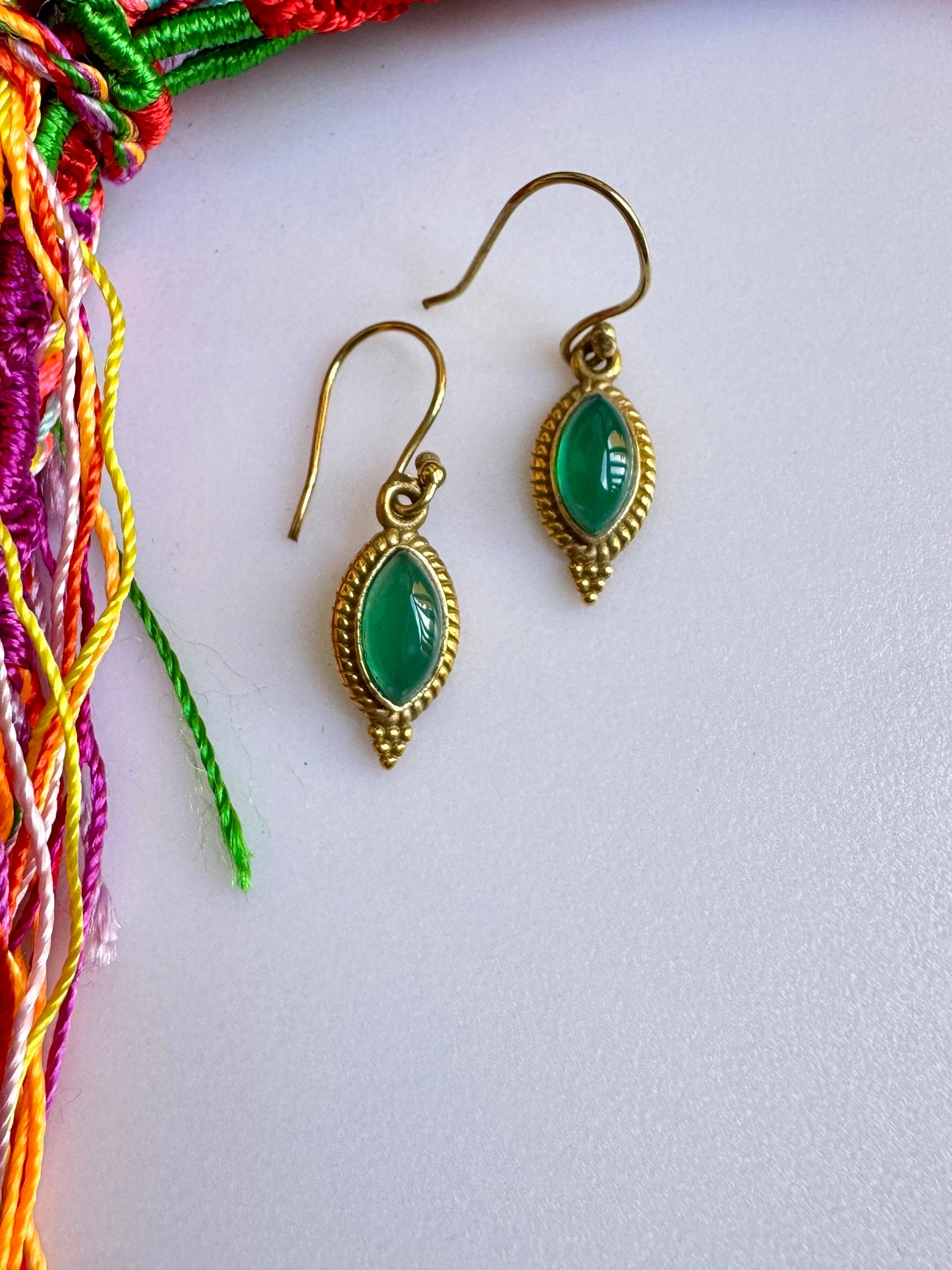 Orecchini boho dorato verde V4