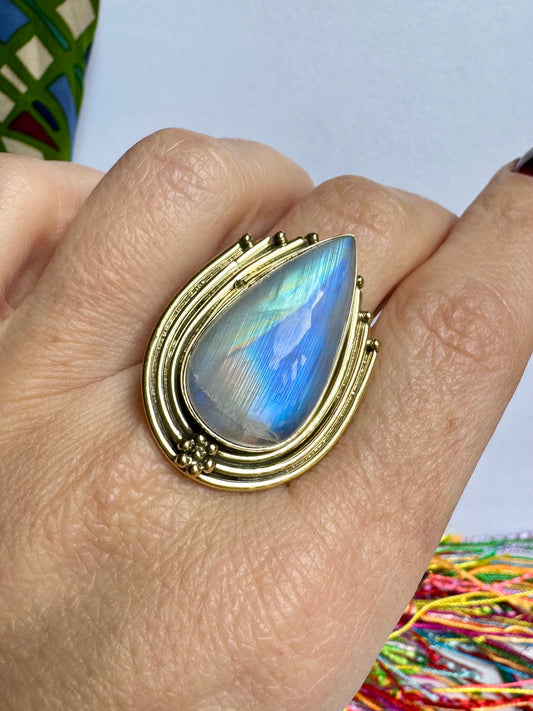 Regulierbarer goldener Boho-Regenbogen-Mondsteinring