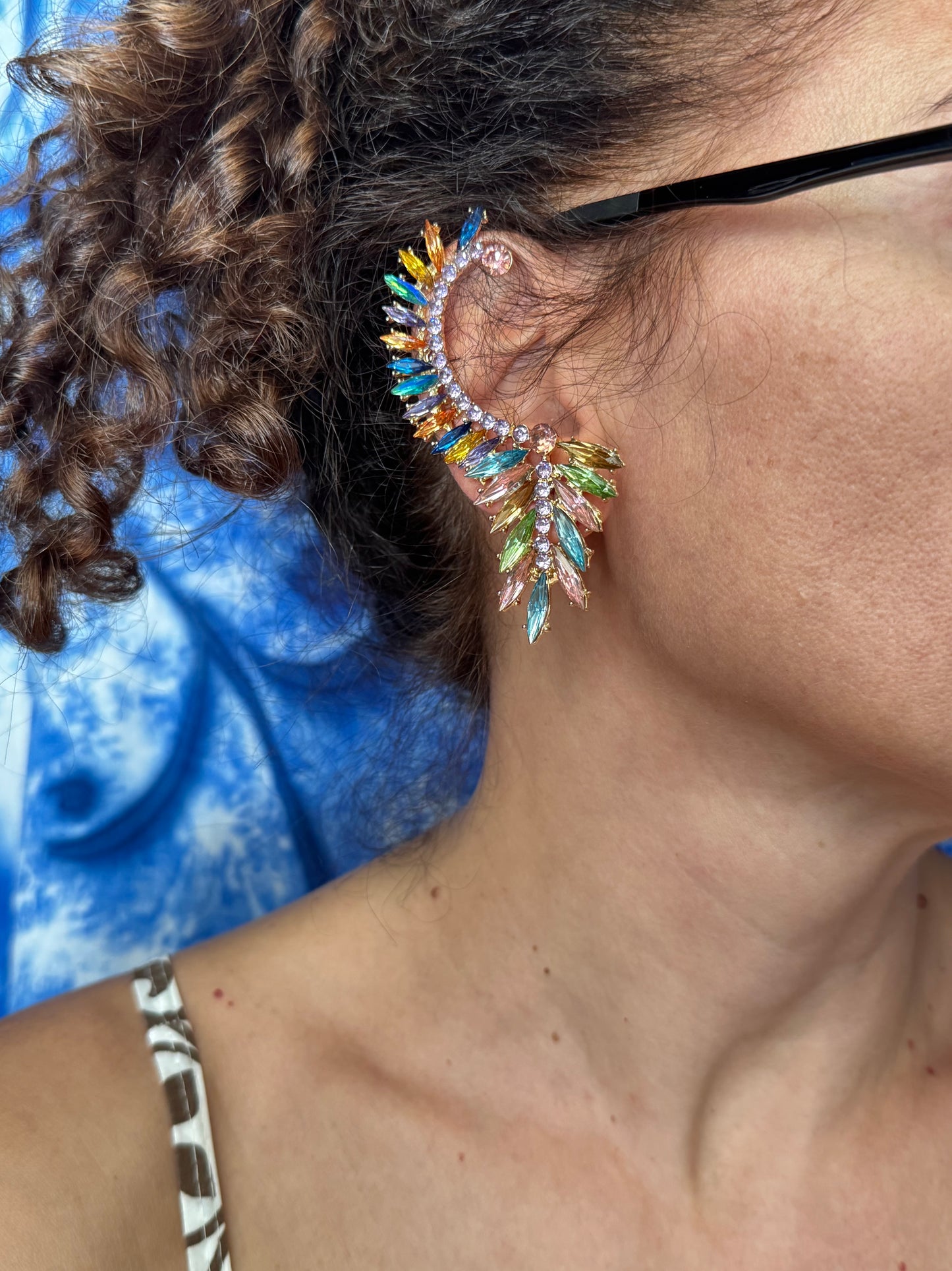 Orecchino singolo ear climber con cristalli multicolore sinistra