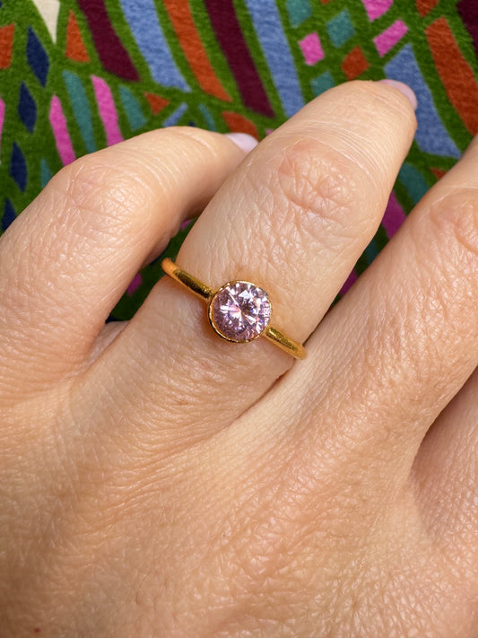 Anello dorato rosa