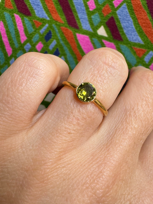 Anello dorato verde acido