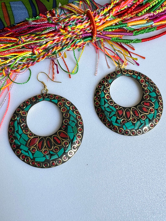 Rote und türkisfarbene nepalesische Mosaikohrringe