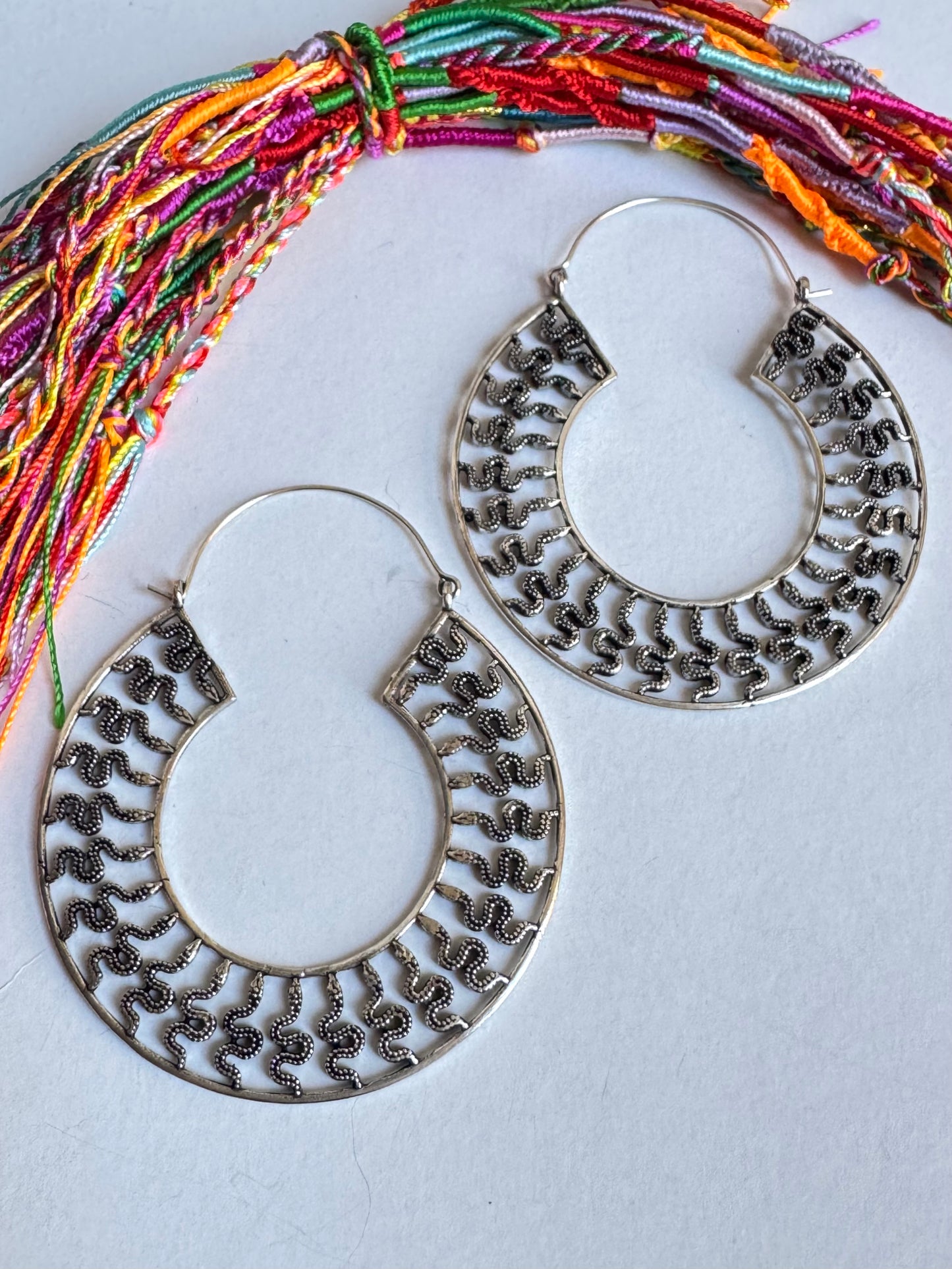 Orecchini boho argentati cerchi serpenti