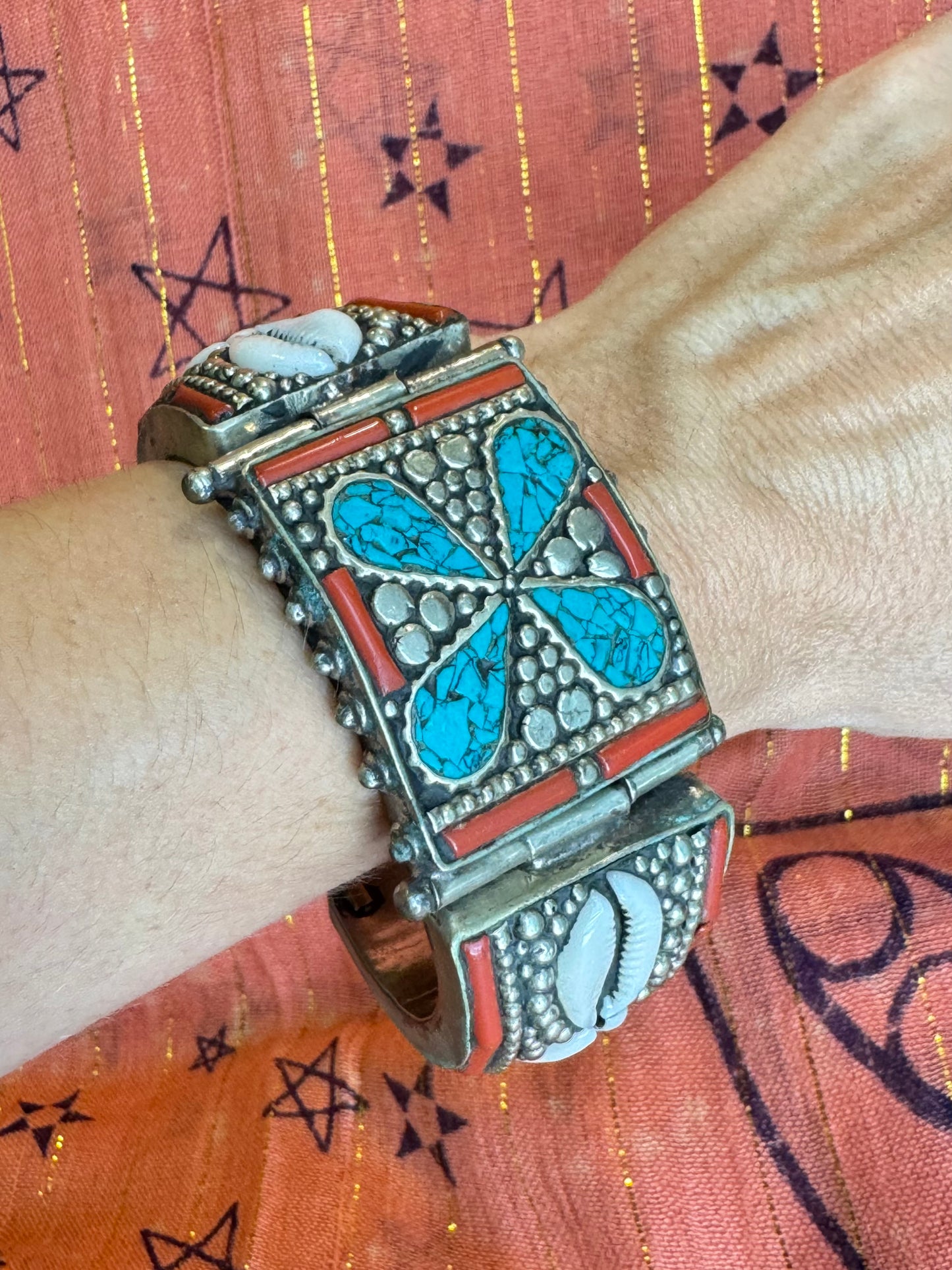 Nepalese bangle bracelet with turquoise flower and vintage shell