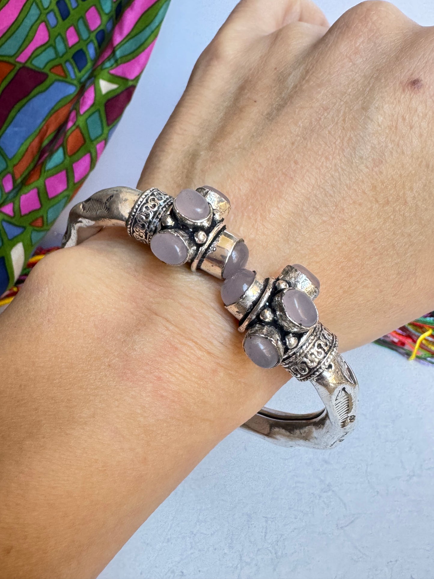 Bracciale boho argentato rosa