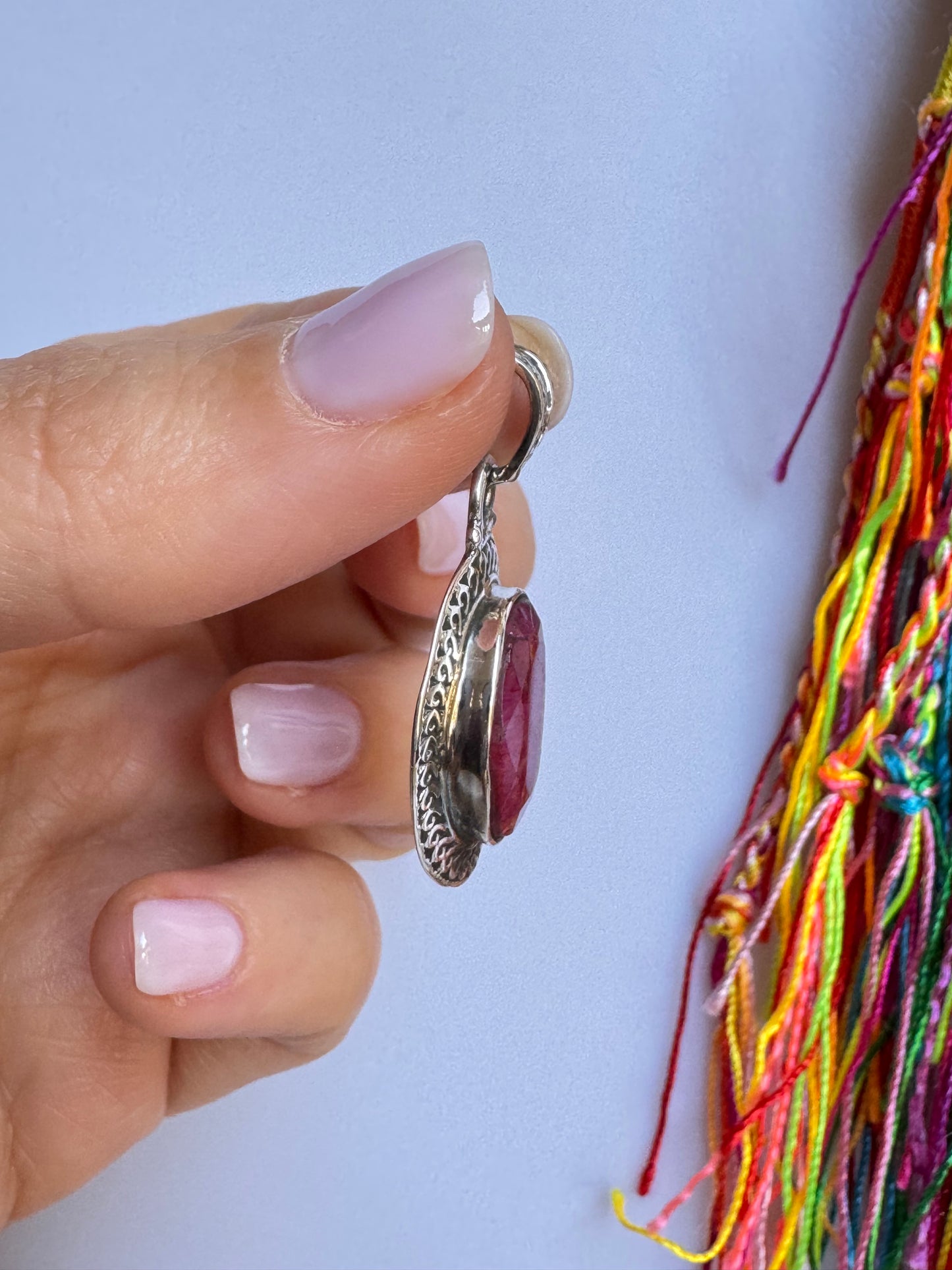 Ciondolo argento 925 radice di rubino V8