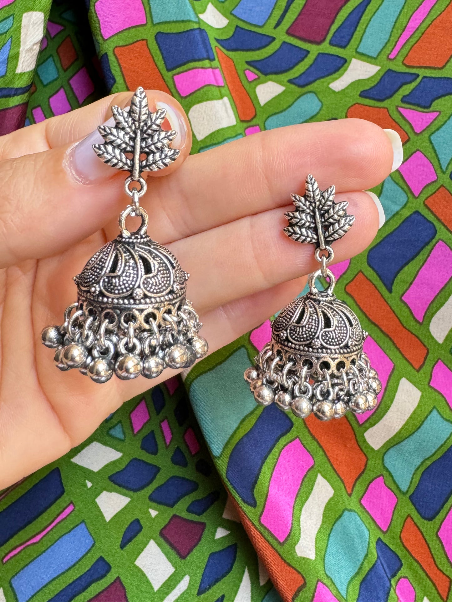 Long necklace and earrings in silver metal with India mirrors