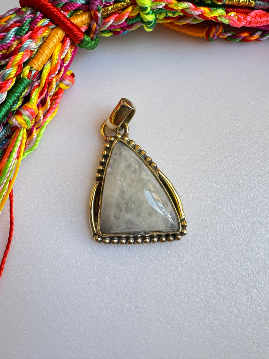 Ciondolo boho dorato pietra di luna