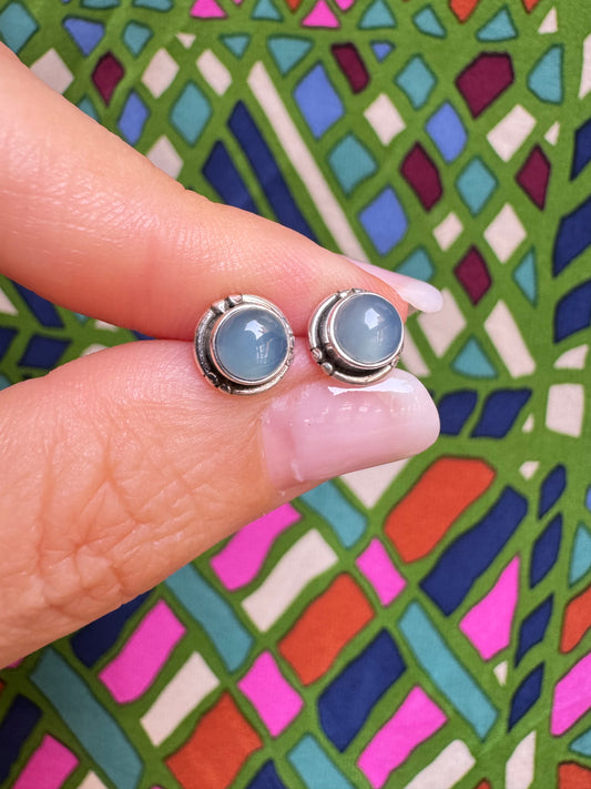 925 silver chalcedony mini lobe earrings