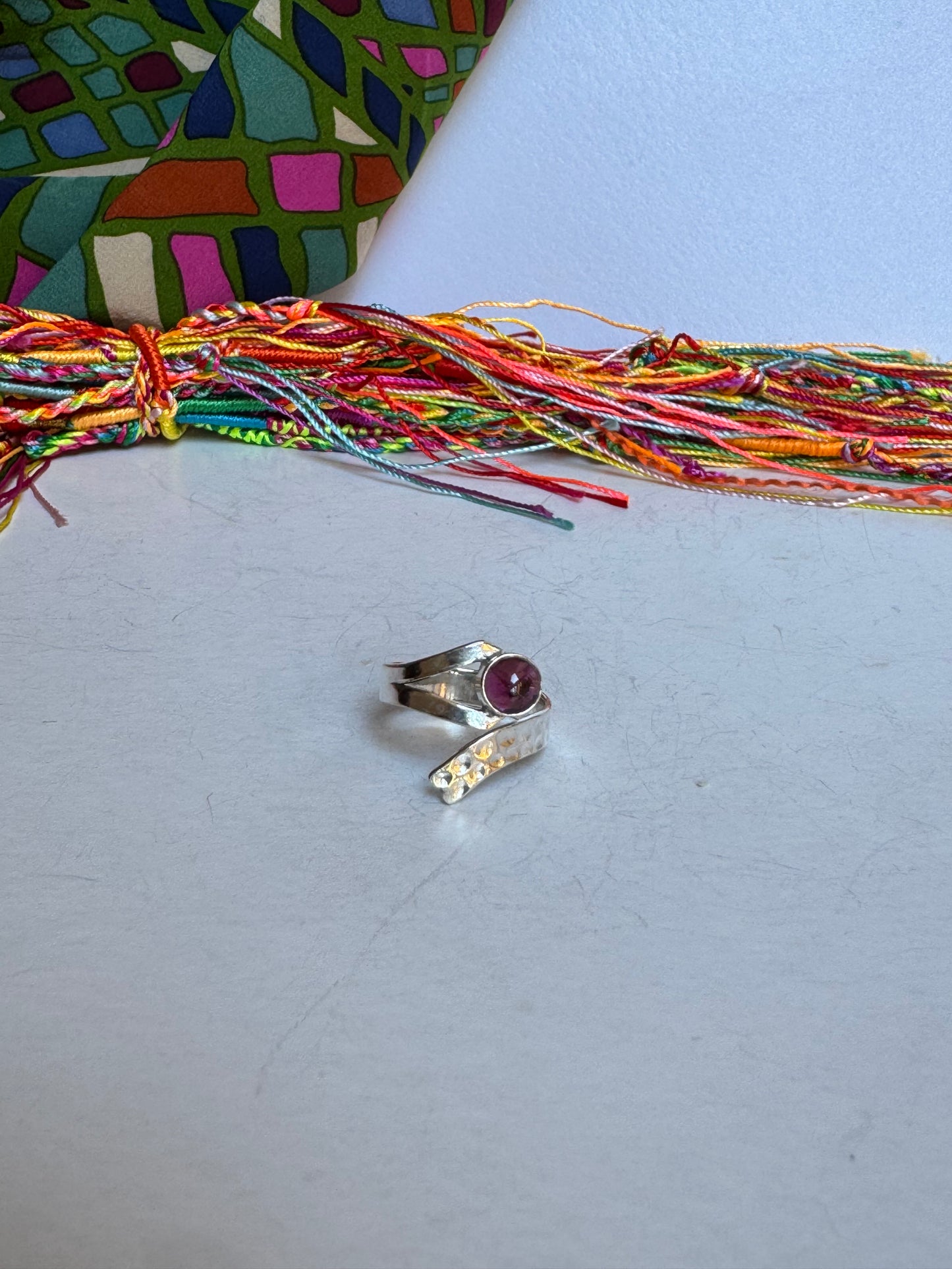Anello boho argentato rosso