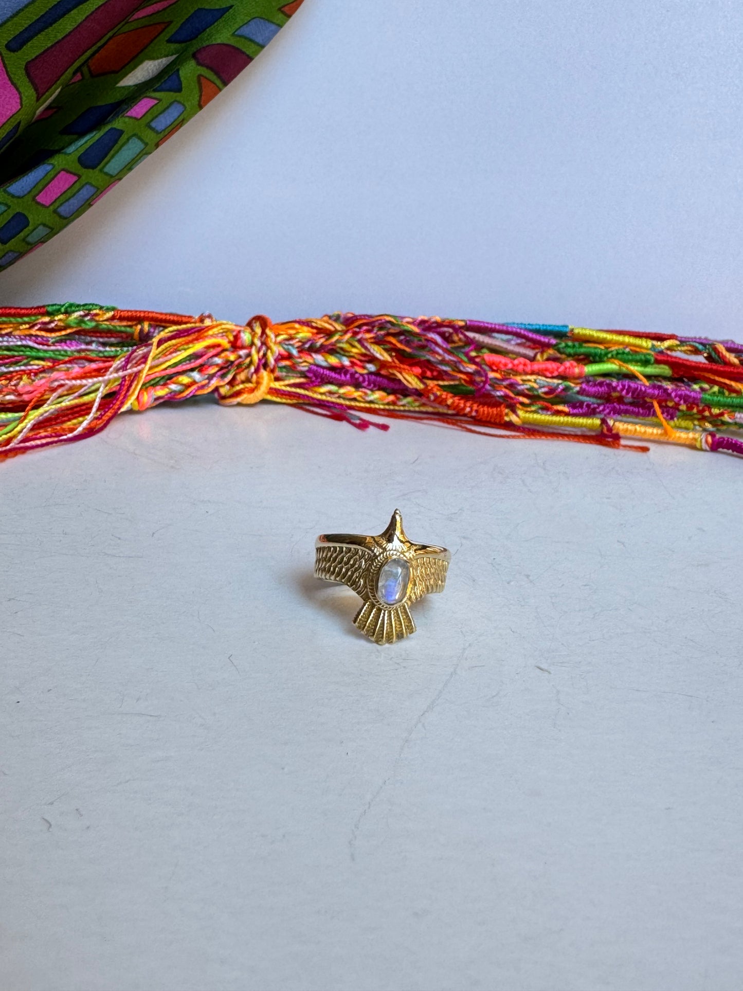 Anello boho dorato pietra di luna arcobaleno