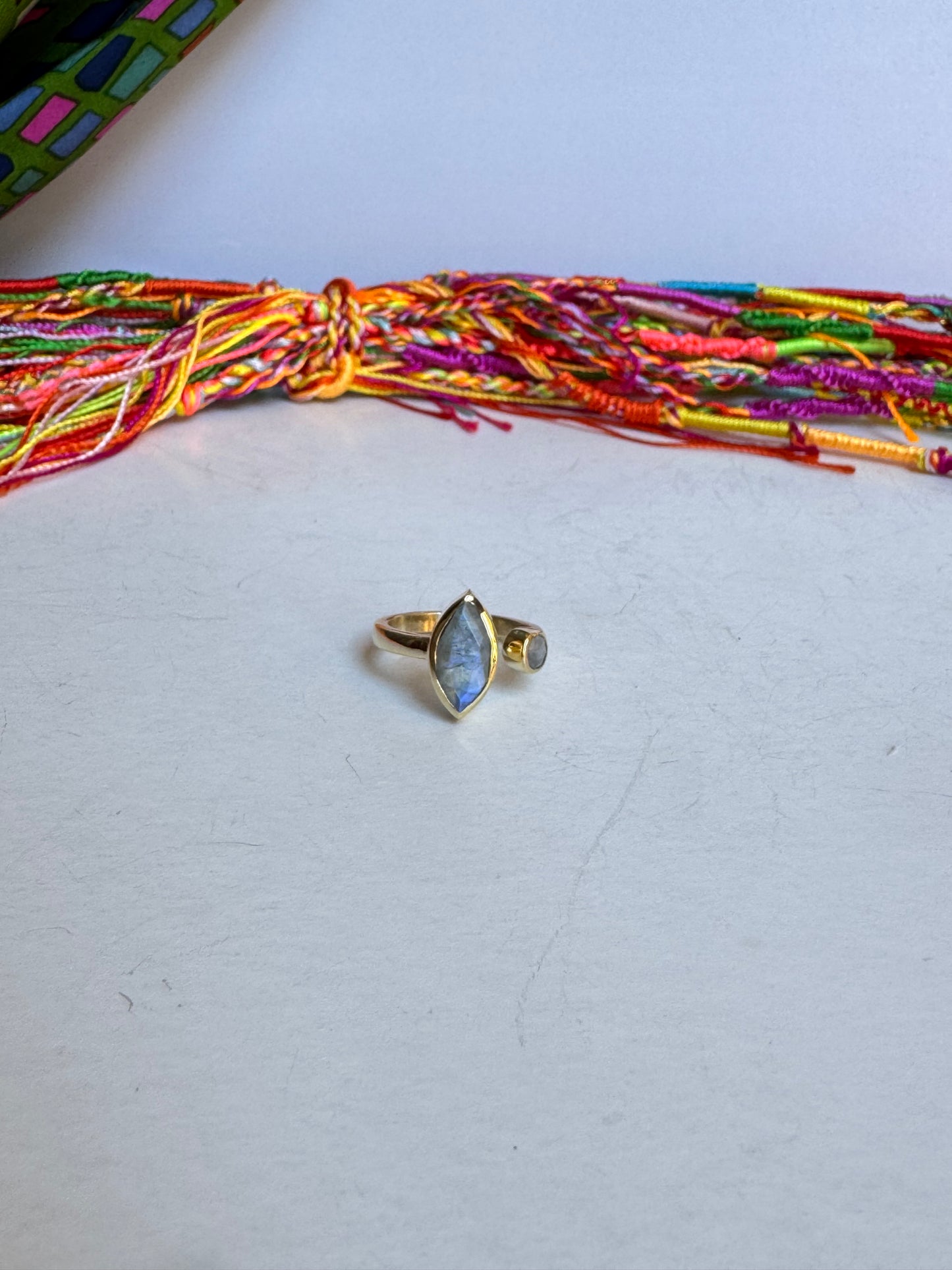 Anello boho dorato labradorite