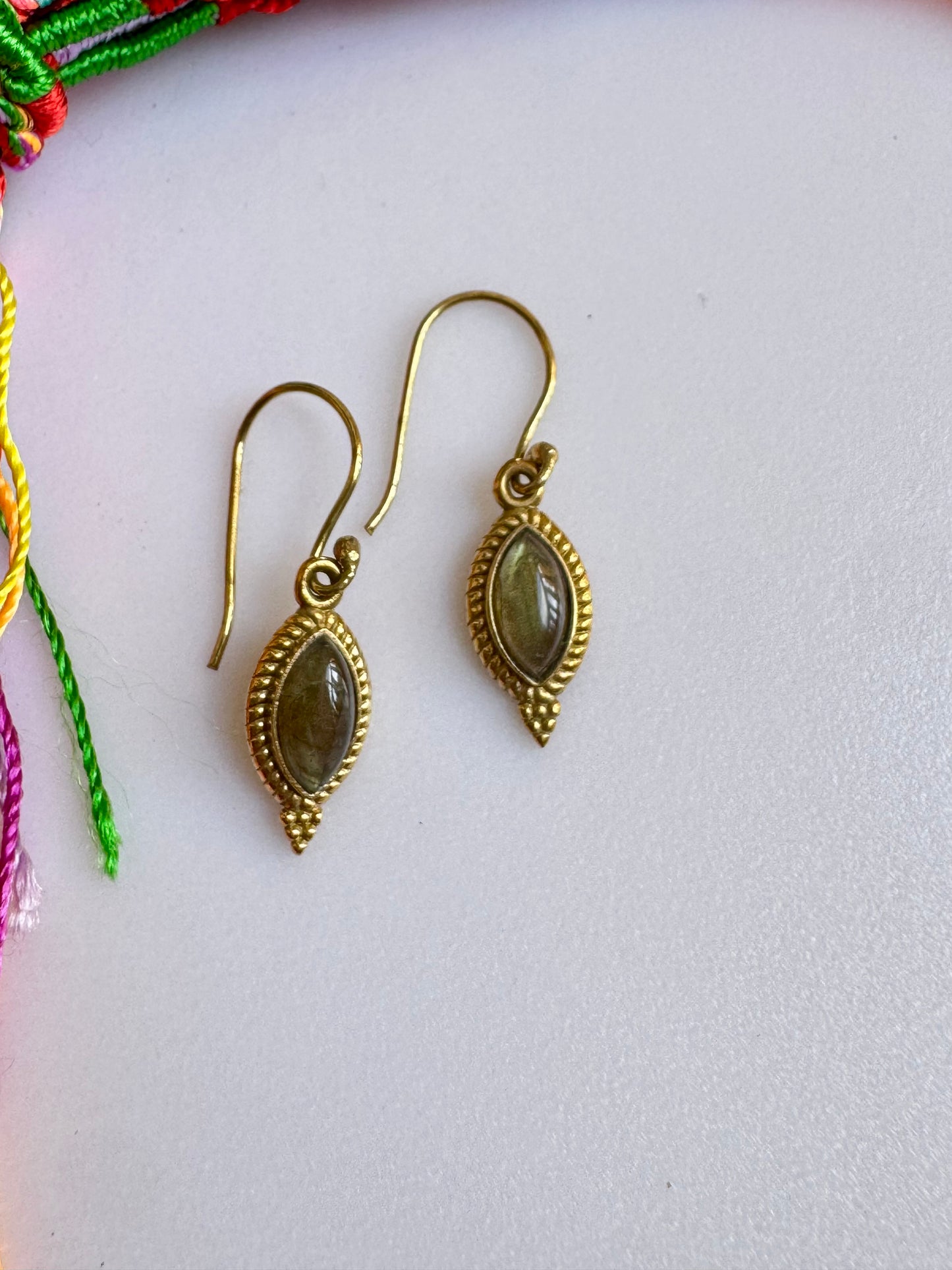 Orecchini boho dorato labradorite V4