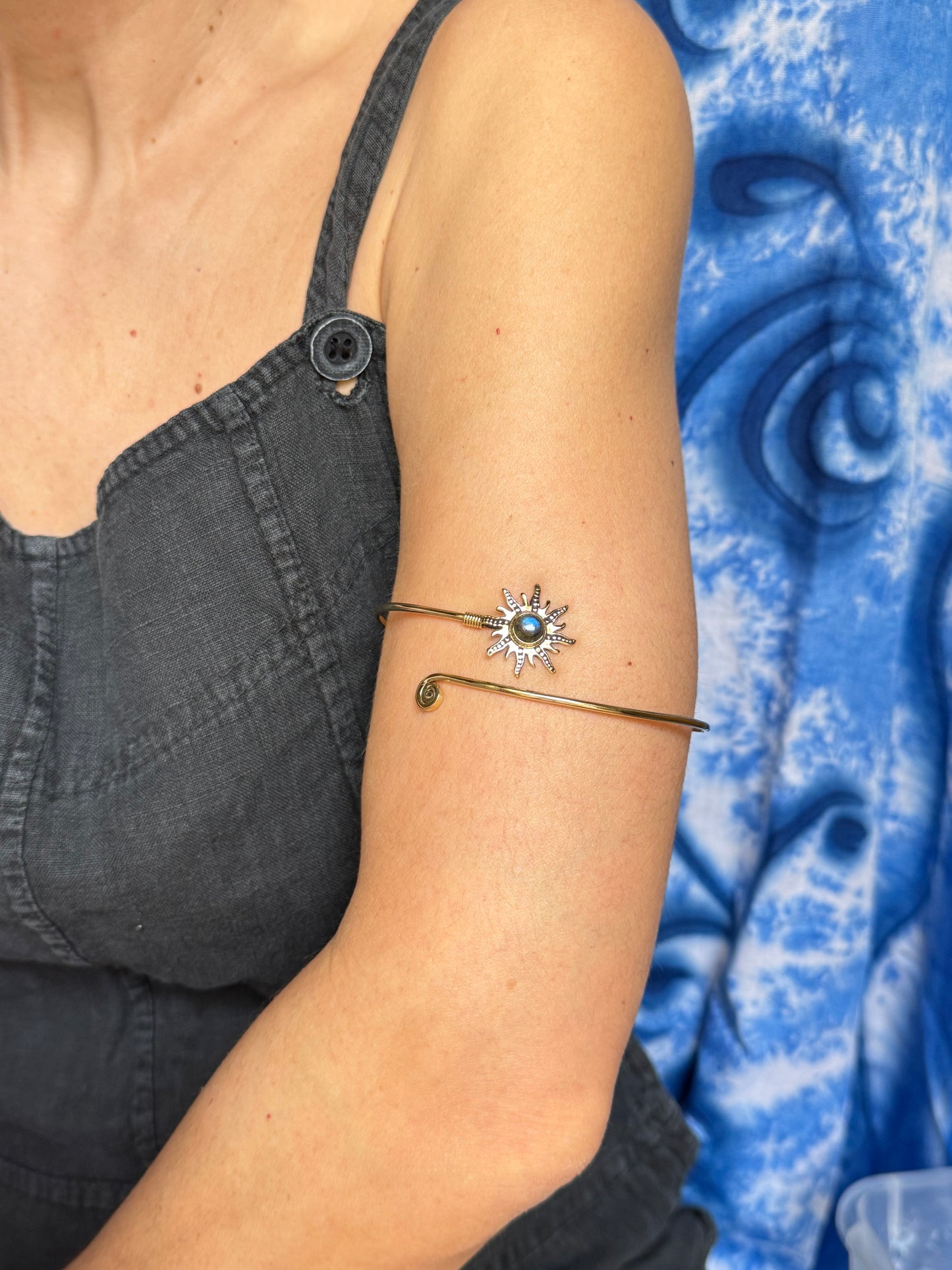 Bracciale braccio boho dorato labradorite
