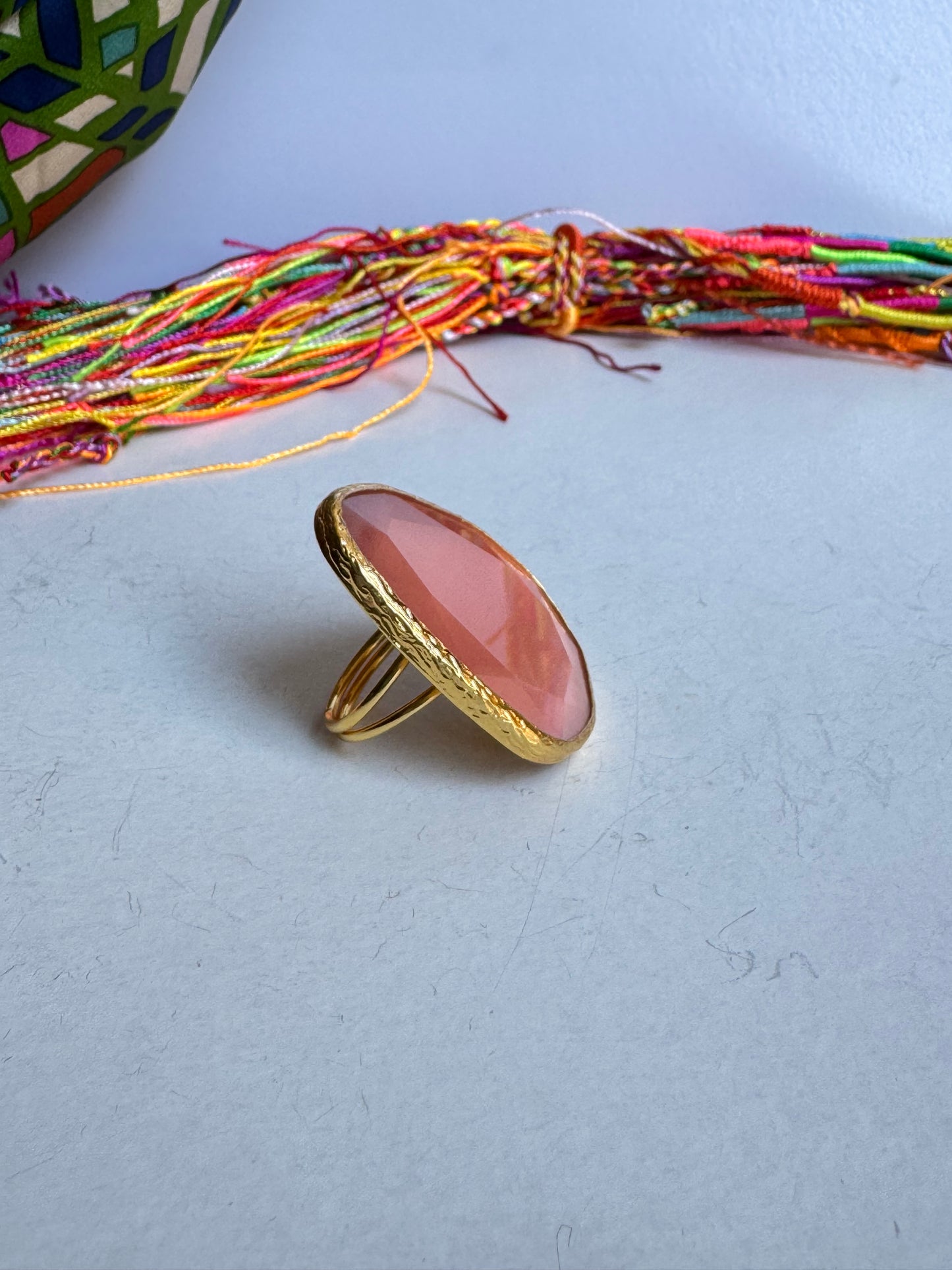 Anello dorato big rosa