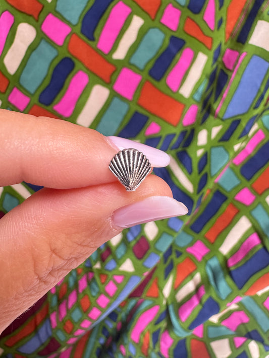 Single lobe earring in 925 silver with shell