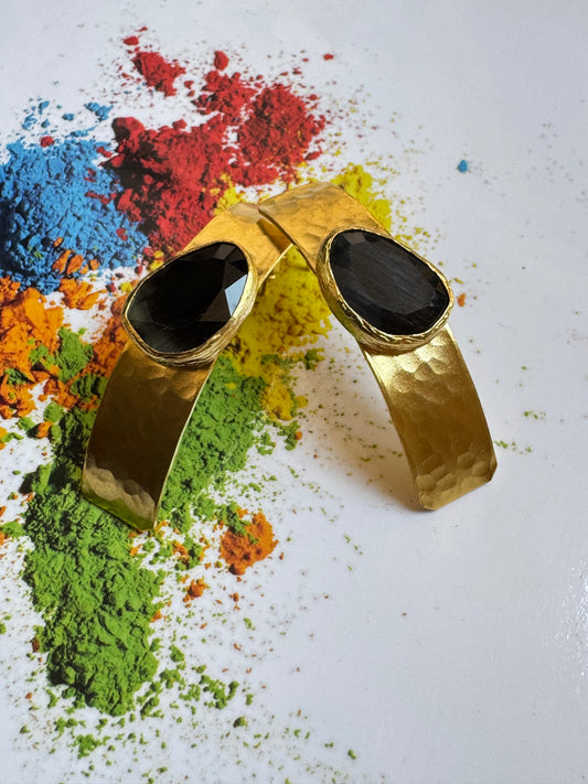 Lange schwarze Schildohrringe