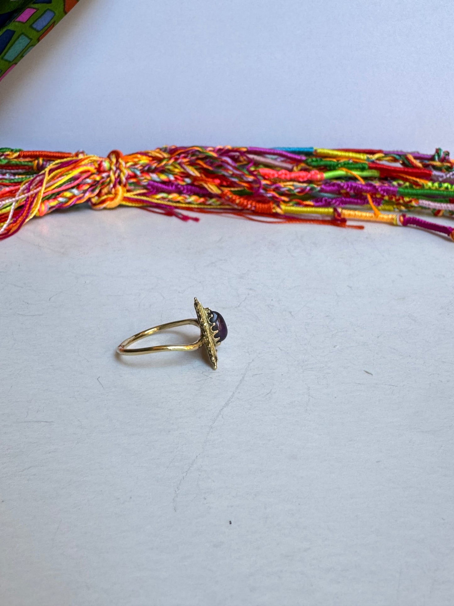 Anello boho dorato viola