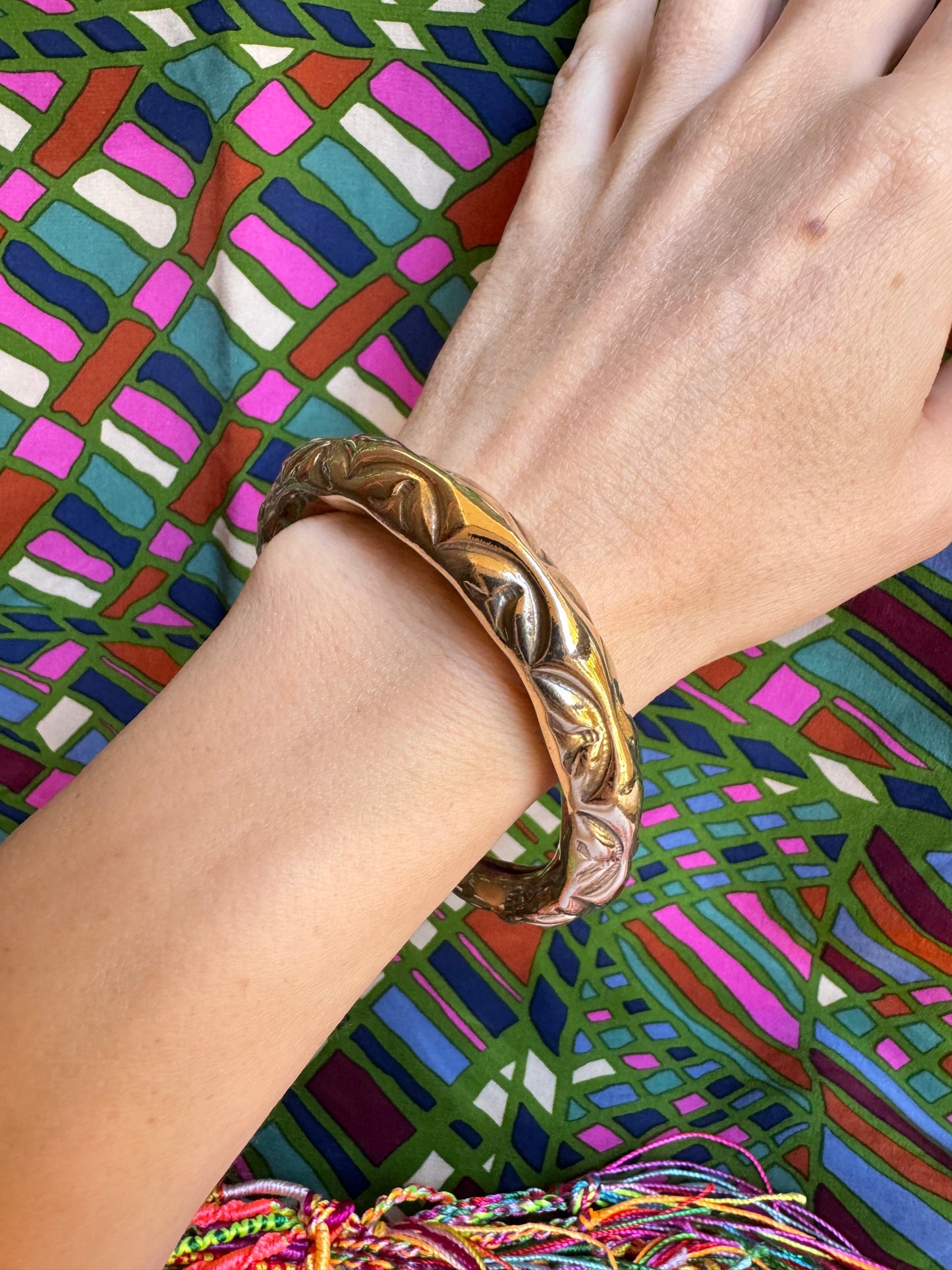 Double closed golden bracelet