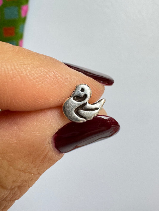 Single lobe earring in 925 silver with a swan