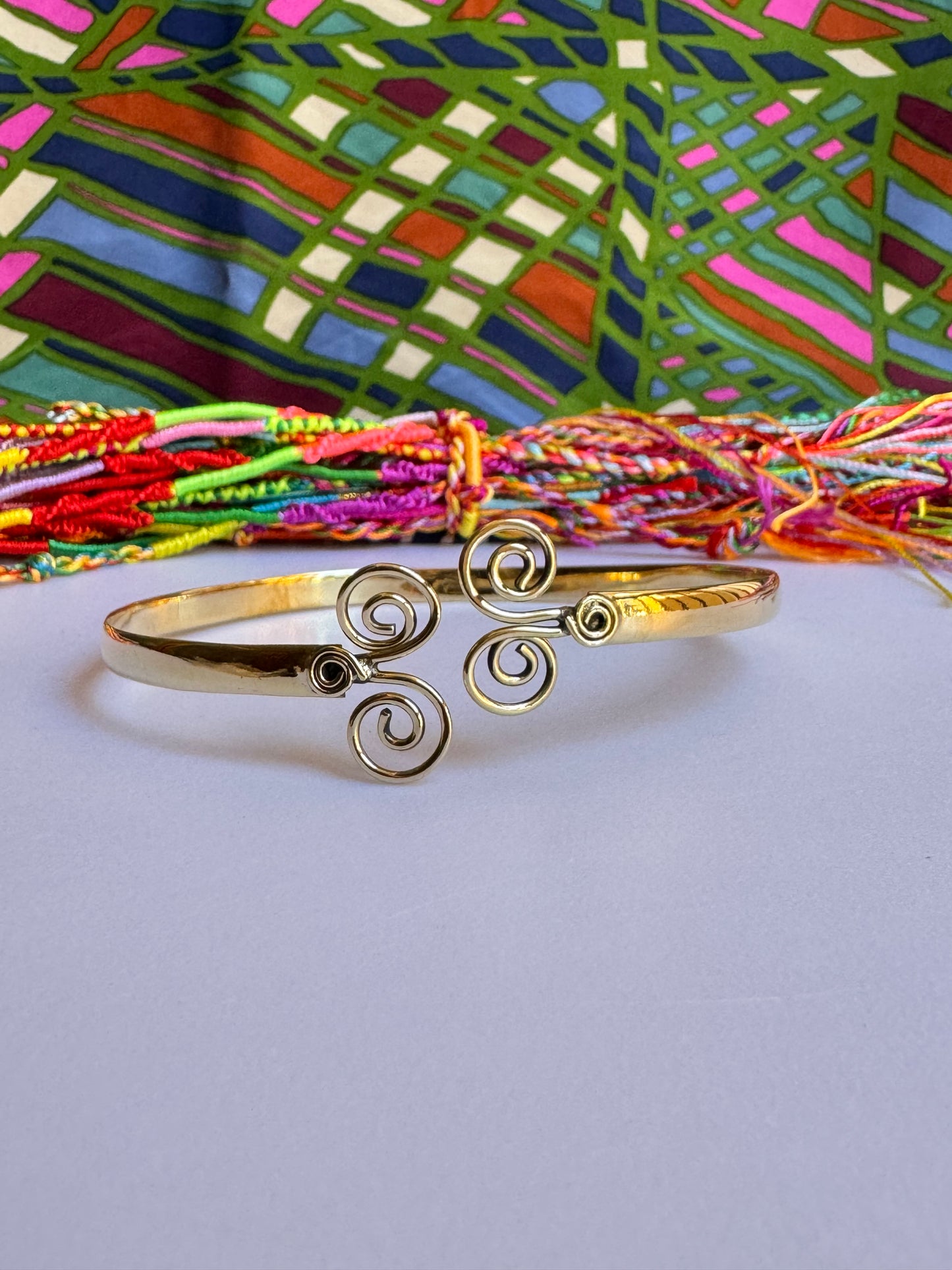 Golden curls arm bracelet