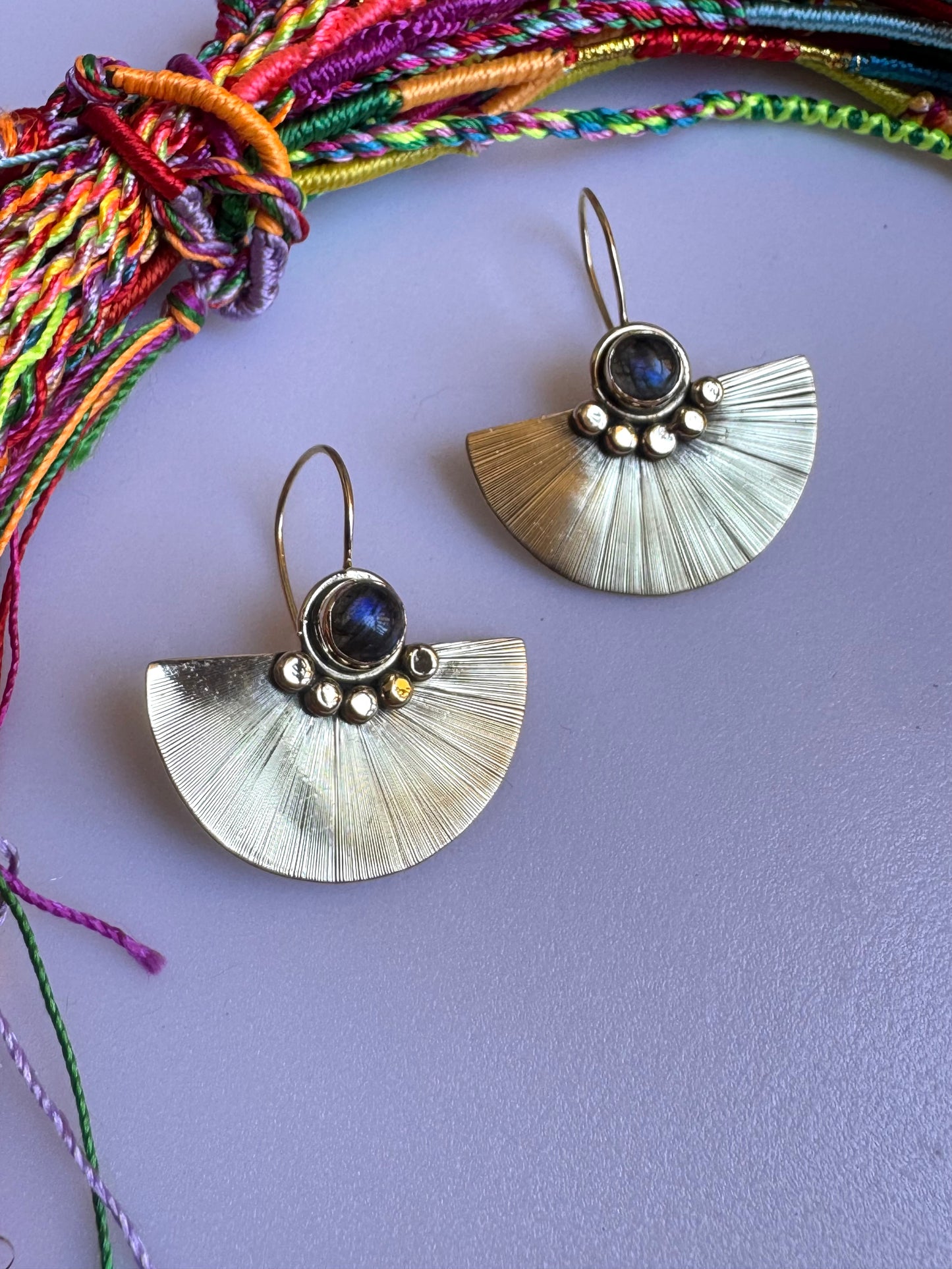 Orecchini boho dorato labradorite